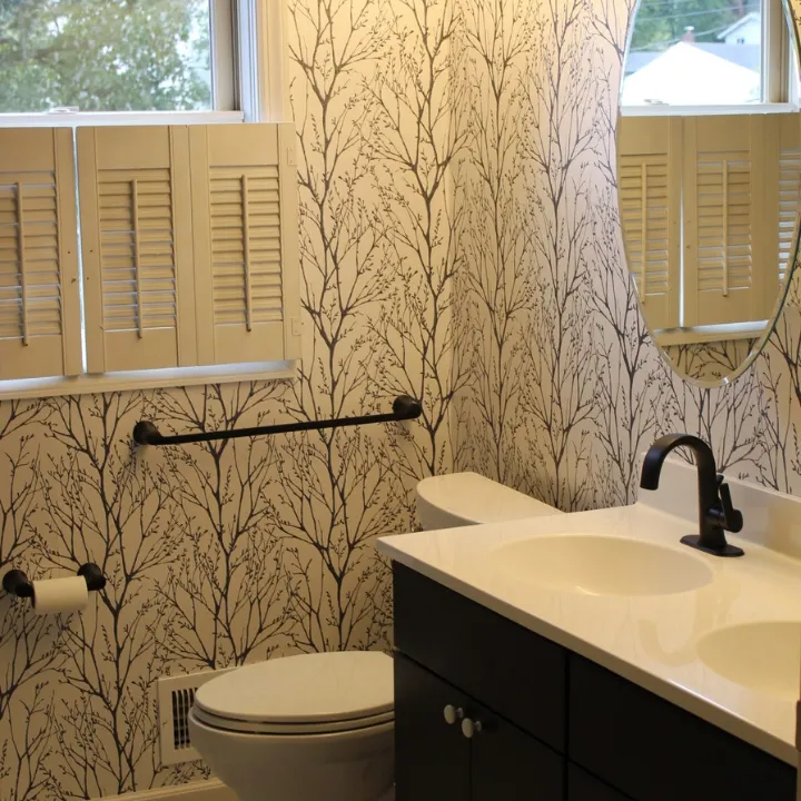 wallpaper in bathroom
